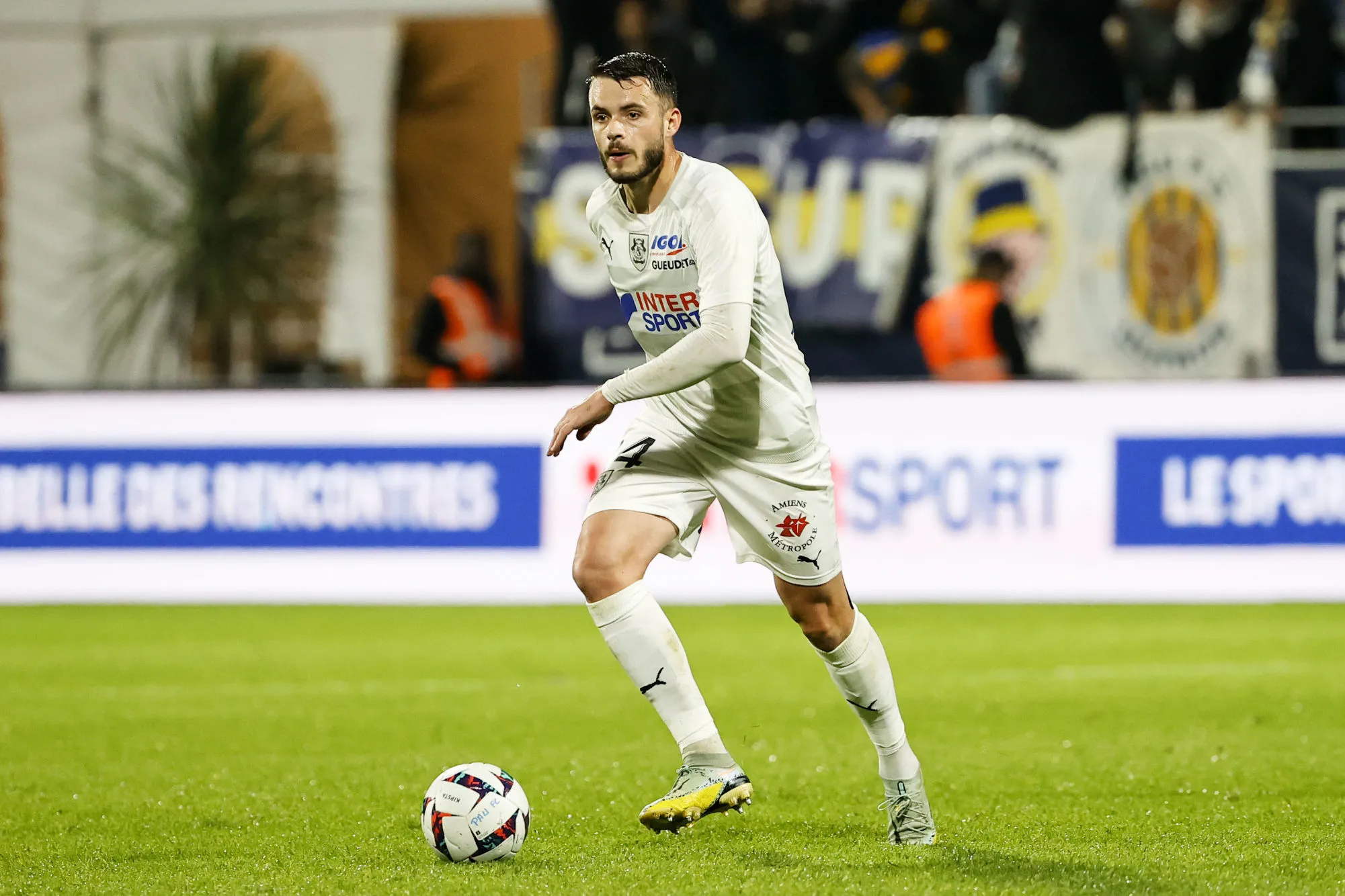 Pronostic Laval Amiens : analyse, cotes et prono du match de Ligue 2