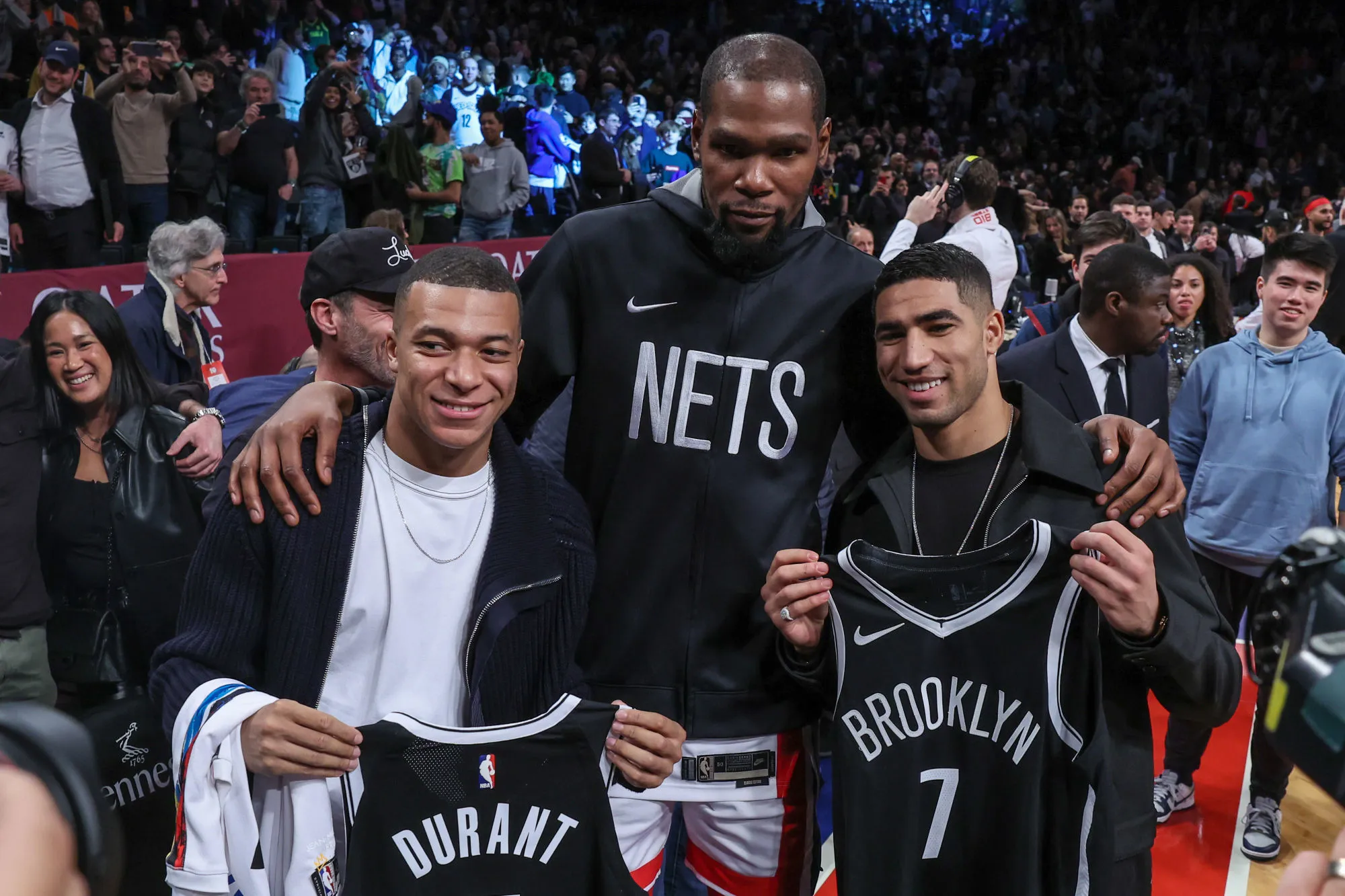 L&rsquo;ovation du public des Nets de Brooklyn à Kylian Mbappé