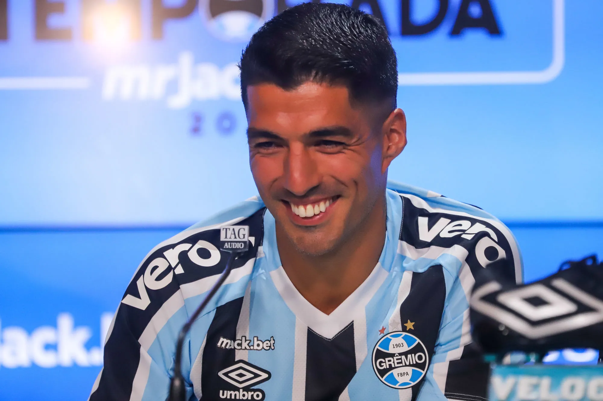 Luis Suárez célébré par les fans de Grêmio