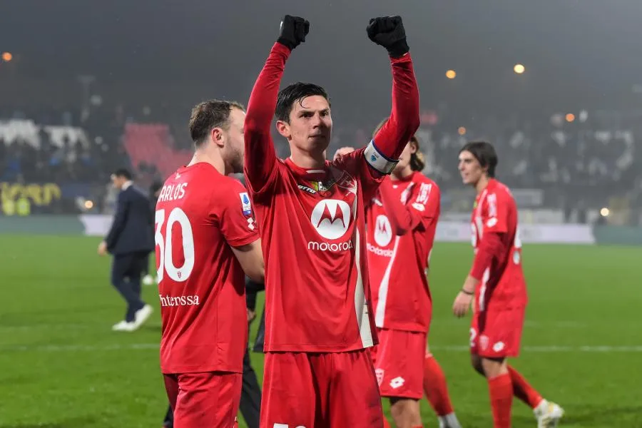 «<span style="font-size:50%">&nbsp;</span>Intéristes, allez vous faire enc…», écrit la compagne de Silvio Berlusconi après le nul de Monza