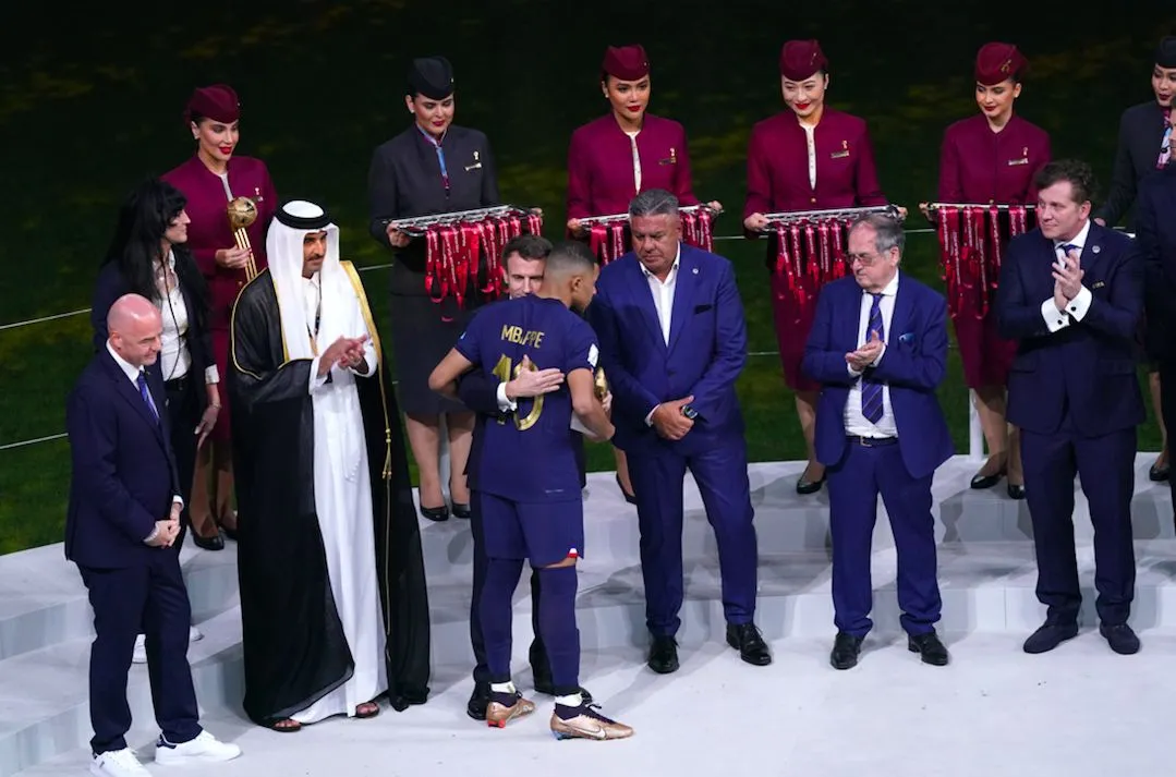 Macron, hors-jeu sur toute la ligne