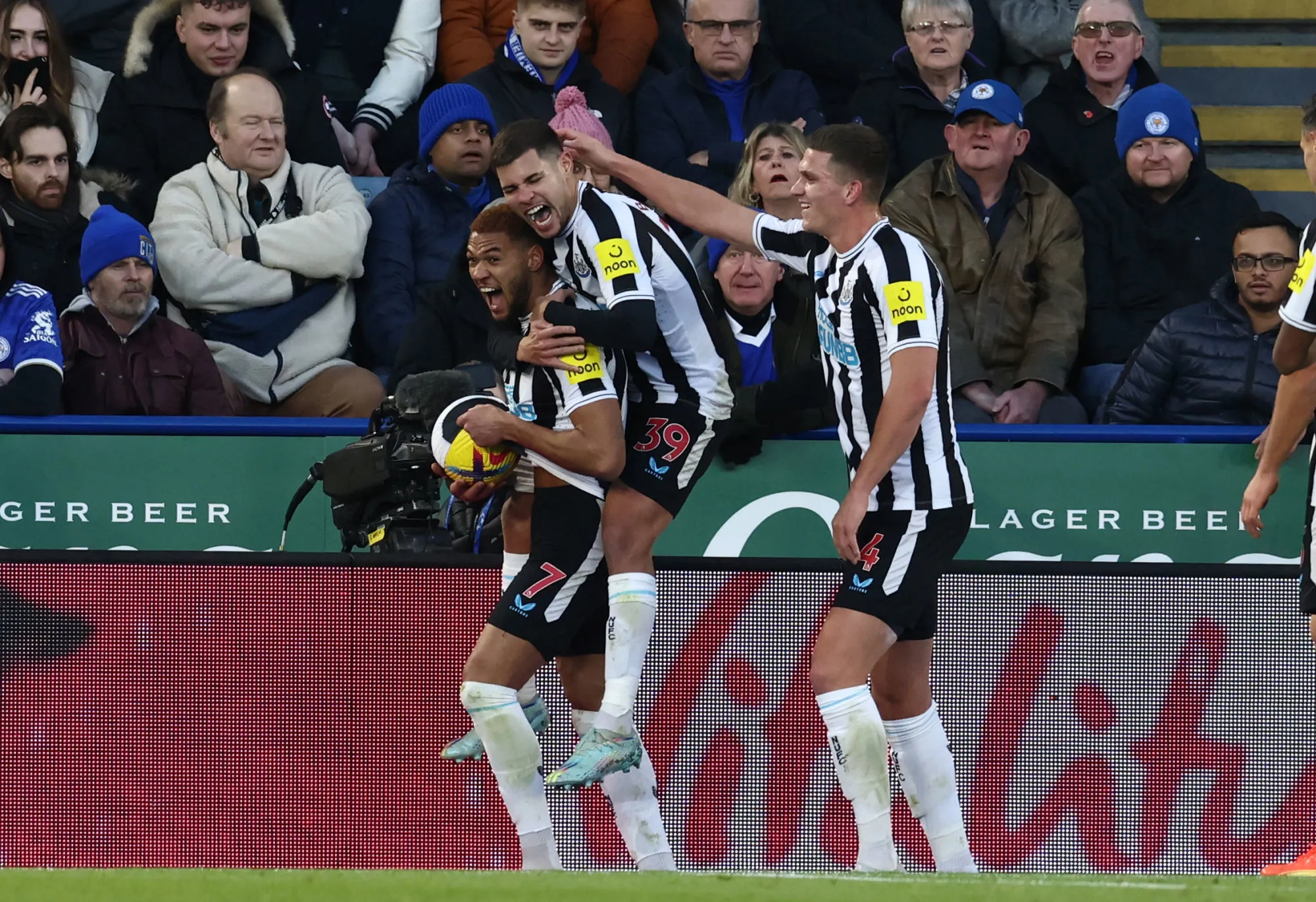 Newcastle repart sur les mêmes bases, Wolverhampton se reprend