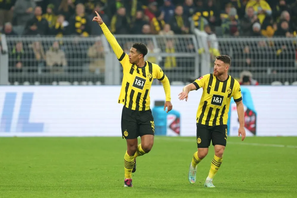 Le Borussia Dortmund s'impose face à Augsbourg dans un match de folie