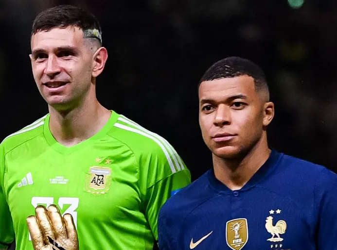 Quand Kylian Mbappé imite la célébration d’Emiliano Martinez