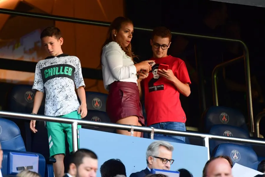 La femme de Thiago Silva se paie Chelsea