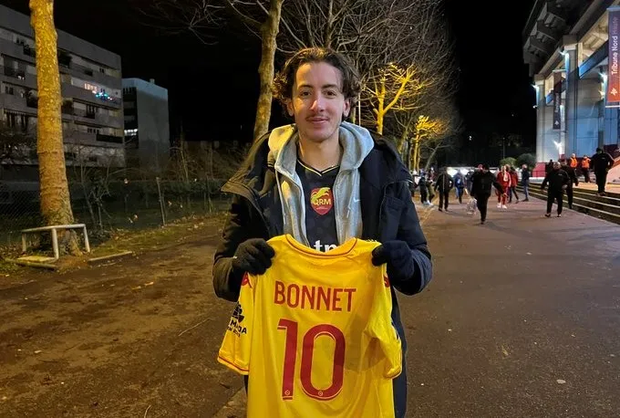 On a discuté avec Clément, seul dans le parcage de QRM à Metz