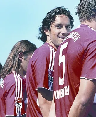 Luca Toni aime la mode, les filles et…