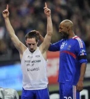 EDF : England bat England 1-0…