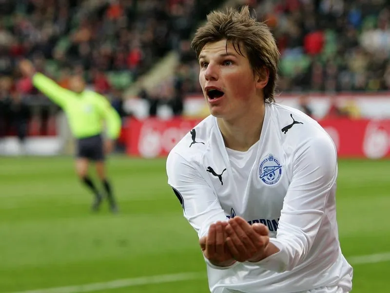 Arshavin fait une Daniel Moreira