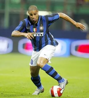 Adriano reste à l&rsquo;Inter