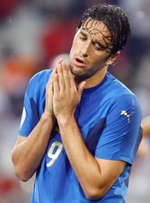Luca Toni : Touche pas à mon po(s)te !