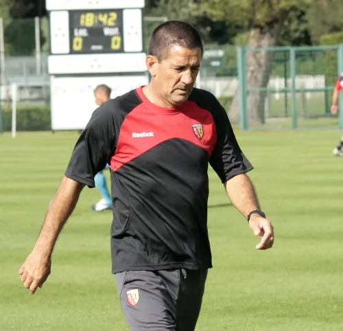 Lens: Cuperly dément un départ