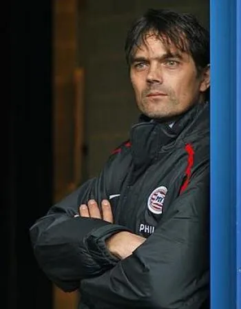 Cocu, fidèle à Eindhoven