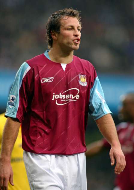 Everton engage Neill