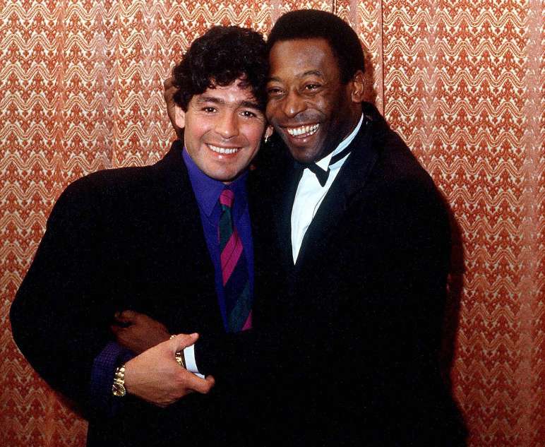 Pelé tacle Maradona