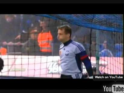 Un supporter tire un pénalty