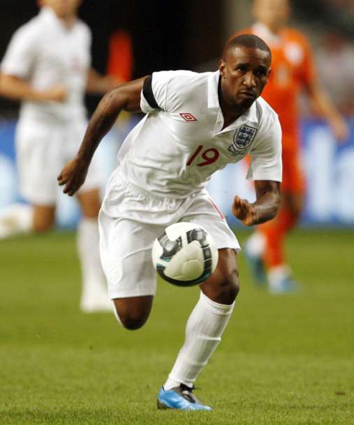Heskey doublé par Defoe