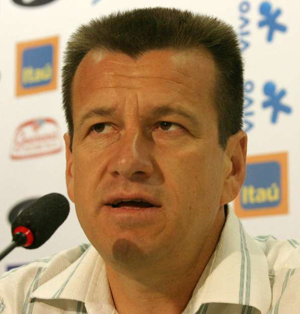 Dunga recale du lourd