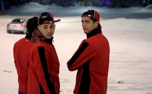 Real : Les bronzés font du ski