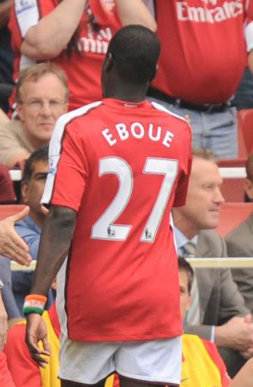 Eboue veut jouer au PSG