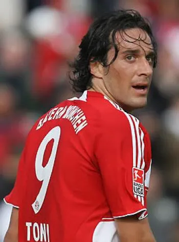 Le Bayern tient à Luca Toni