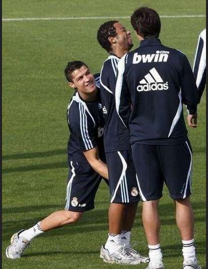 Ronaldo joue à chat-bite