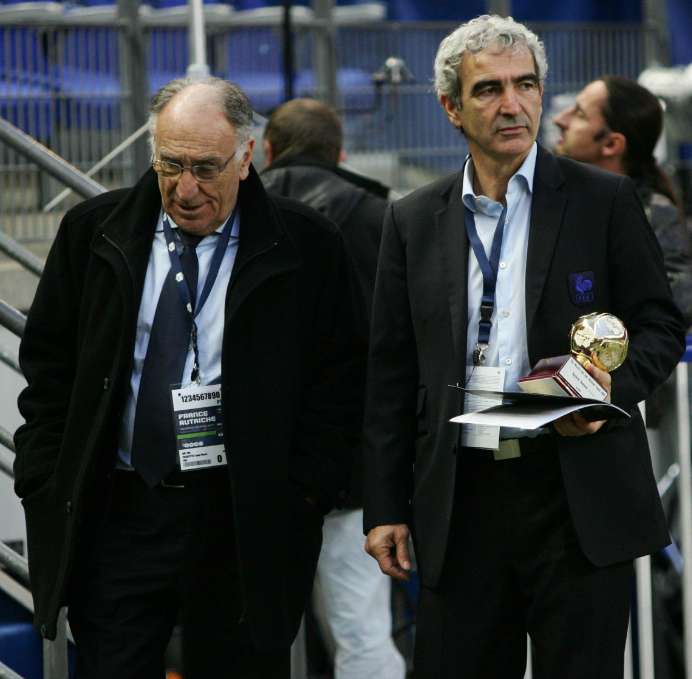 Escalettes lâche Domenech…