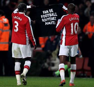 Arsenal leader, Liverpool soulagé