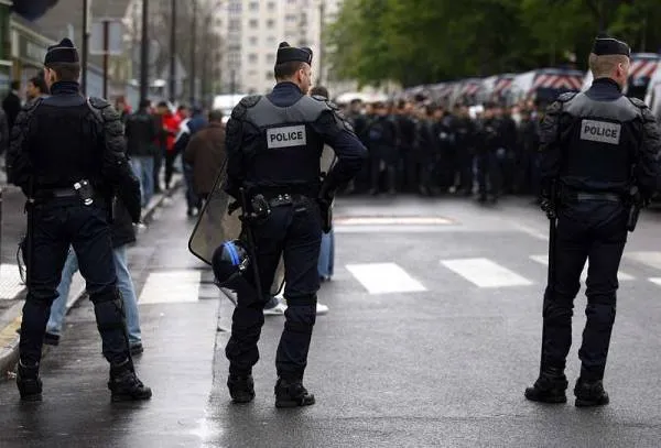 6 supporters parisiens arrêtés