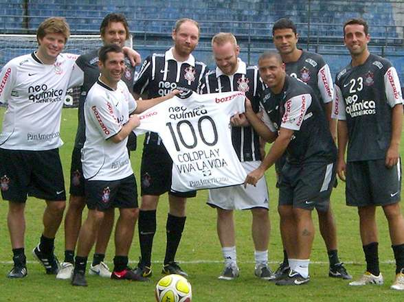 Coldplay pose avec Ronaldo