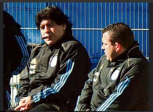 Maradona a le cigare