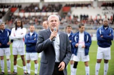 Luis Fernandez en veut aux dirigeants