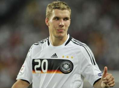 Podolski agresse un journaliste