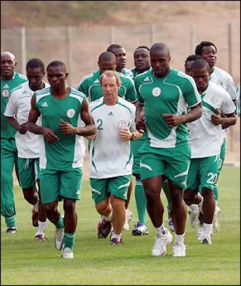 Vogts attaque de nouveau le Nigéria