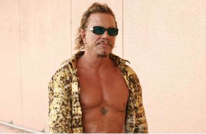 Mickey Rourke s&rsquo;en prend aux footballeurs