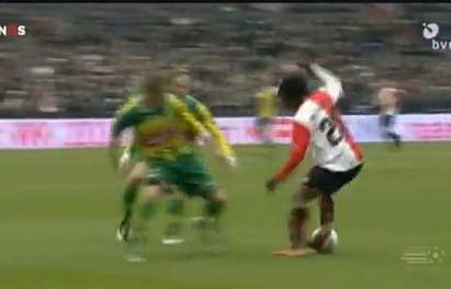 Vidéo: 3 joueurs à terre