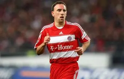 Ferguson taille Ribery