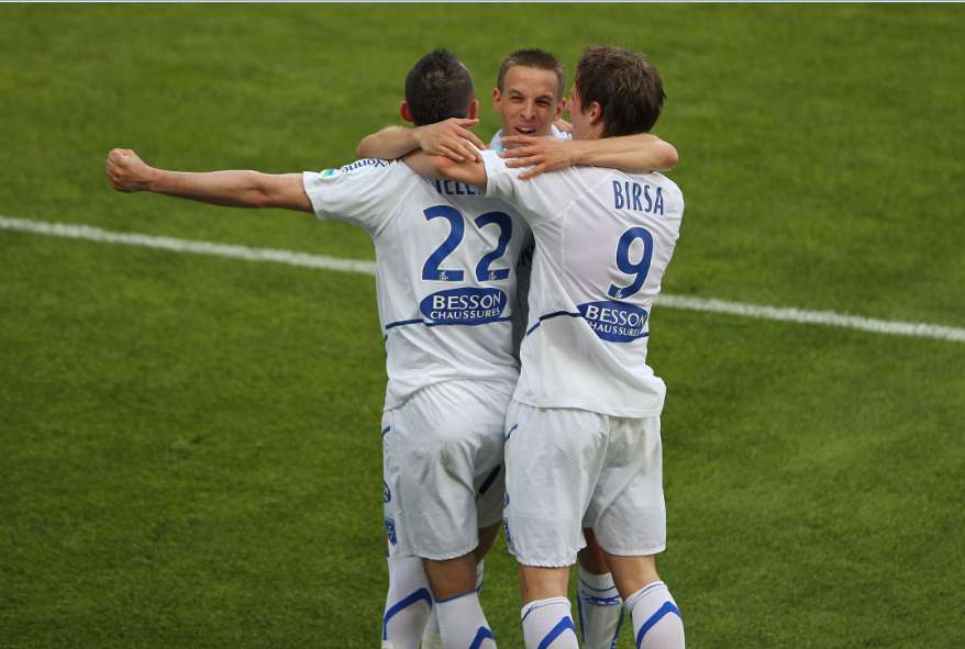 Auxerre met la pression