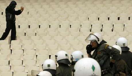 Une Coupe de Grèce sanguinolente