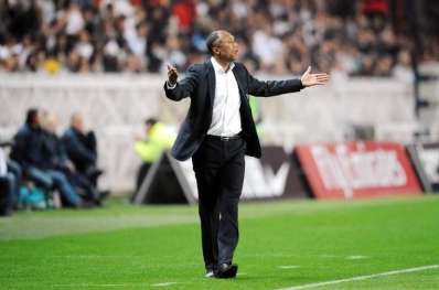 Kombouaré râle pour le calendrier