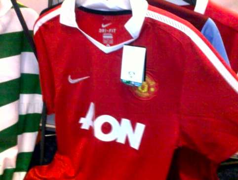 Photo: le nouveau maillot de MU