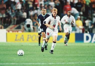 Hurst réclame Scholes