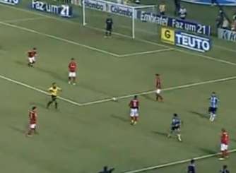 Vidéo : le derby brésilien part en sucette