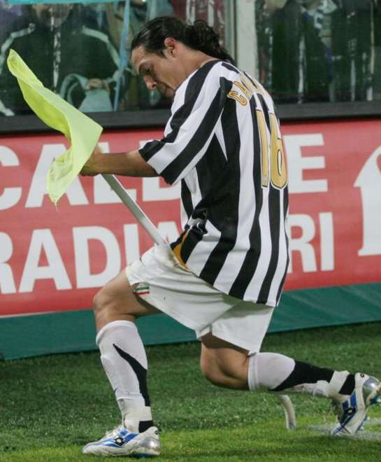 Camoranesi va quitter la Juventus