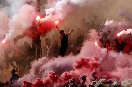 Des hooligans sèment la panique