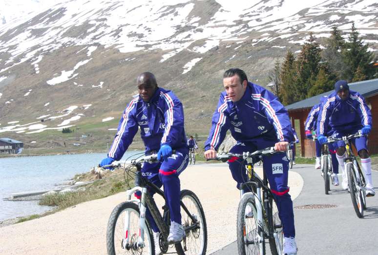 Photo : Valbuena sur son petit vélo