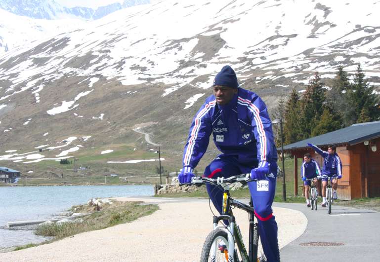 Photo : Abou Diaby, tout dans la dégaine