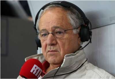 Saccomano taille (encore) Zizou