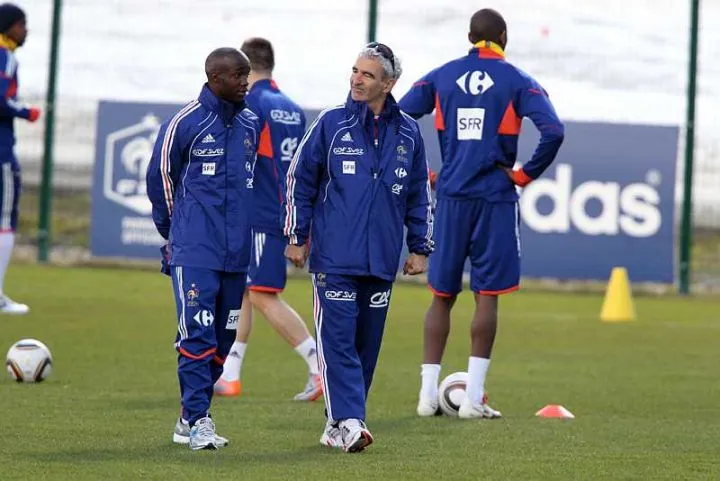 M&rsquo;Vila «prêt à sauter dans le premier avion»