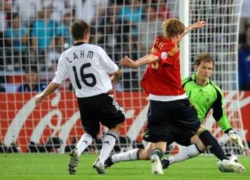 Le brassard pour Lahm, la cage pour Neuer